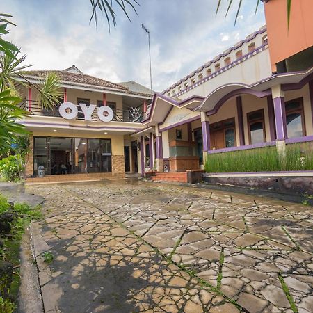 Oyo Bunga Matahari Guest House And Hotel Batu  Buitenkant foto