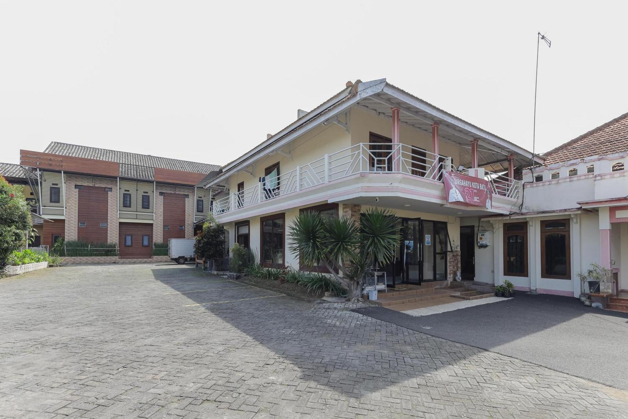 Oyo Bunga Matahari Guest House And Hotel Batu  Buitenkant foto