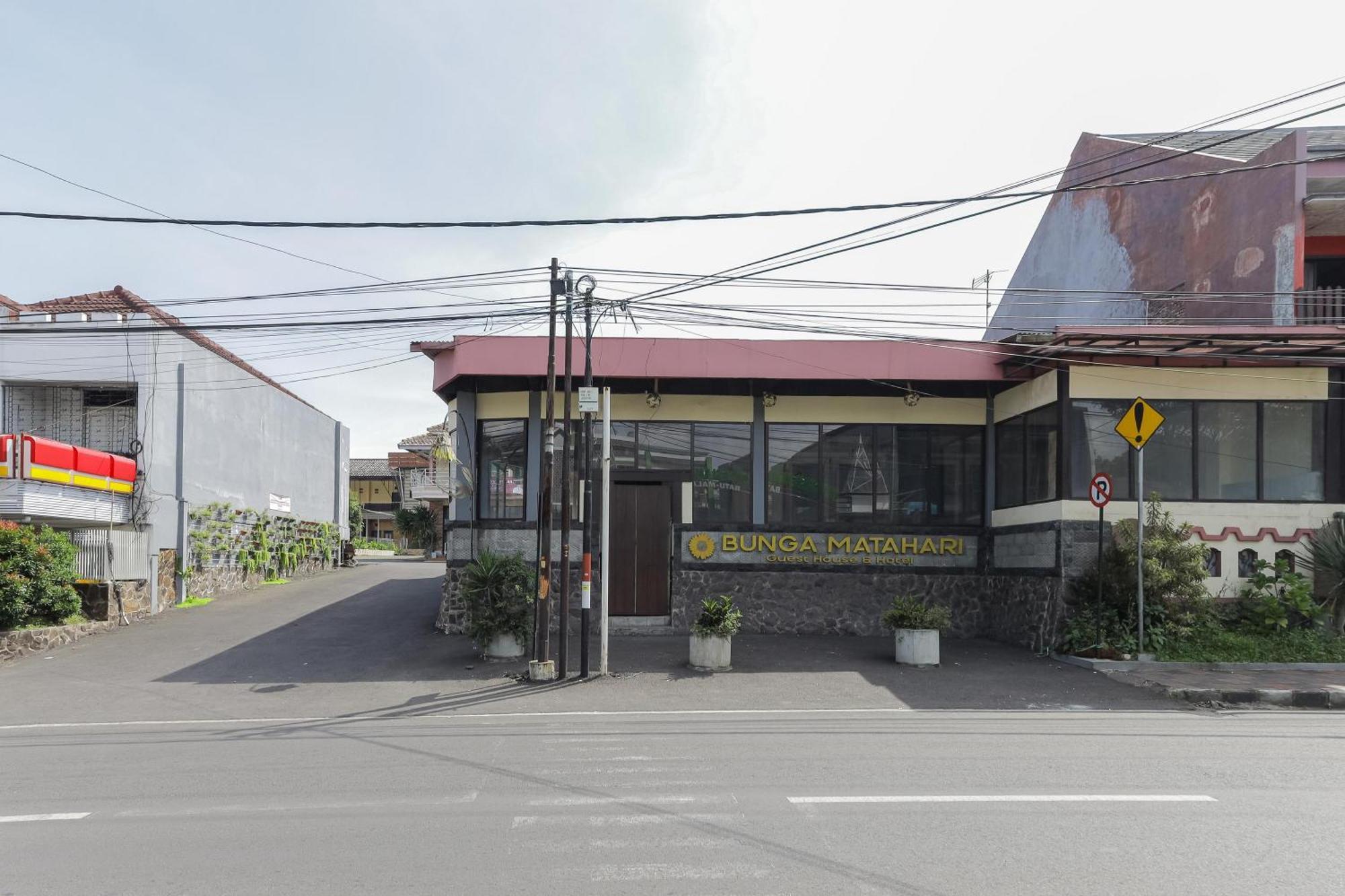 Oyo Bunga Matahari Guest House And Hotel Batu  Buitenkant foto