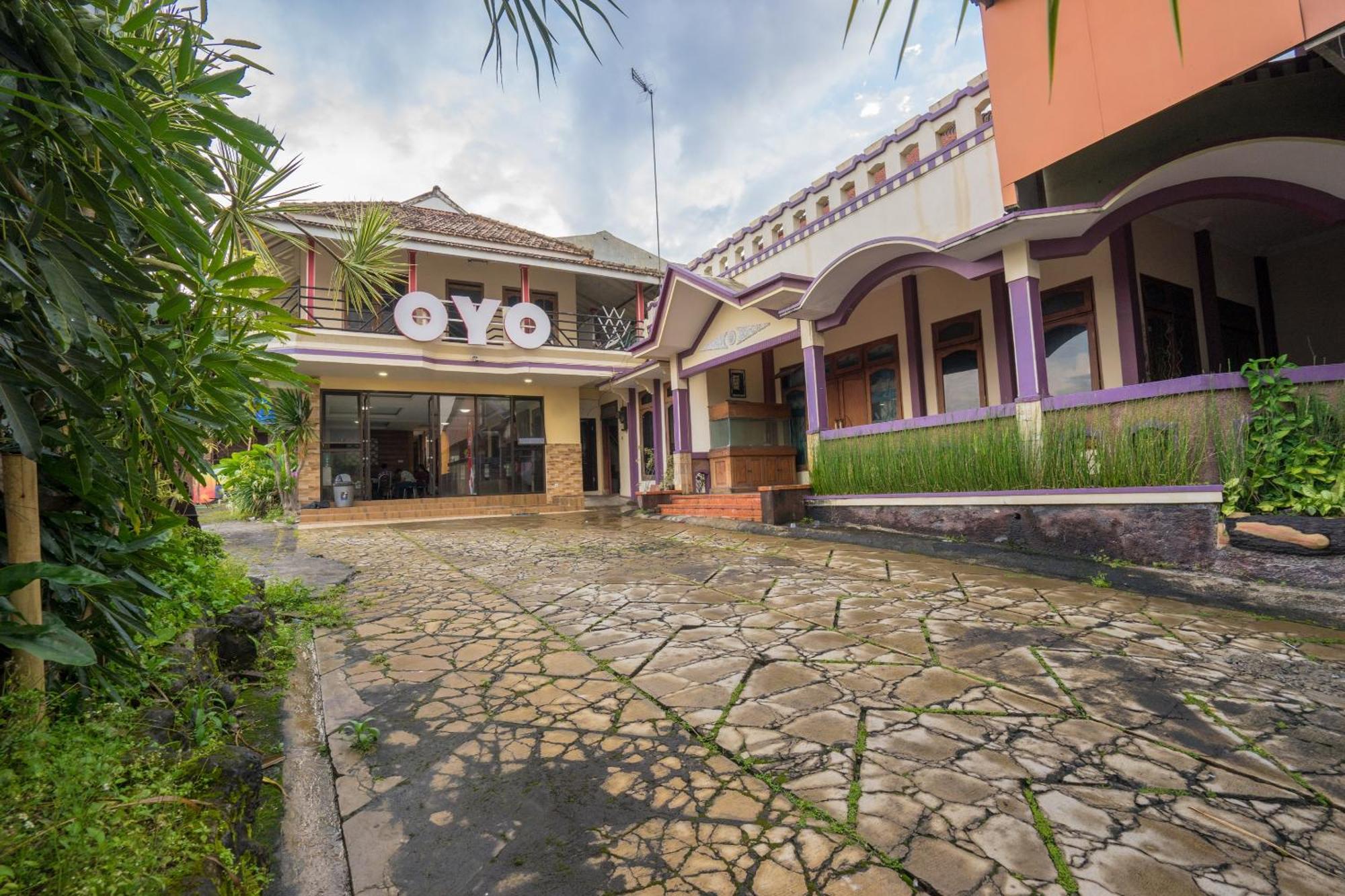 Oyo Bunga Matahari Guest House And Hotel Batu  Buitenkant foto