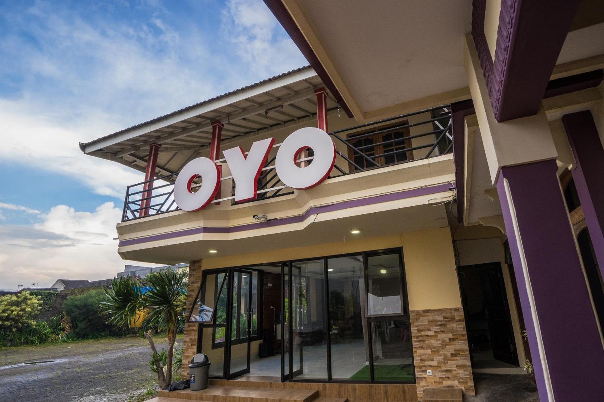 Oyo Bunga Matahari Guest House And Hotel Batu  Buitenkant foto