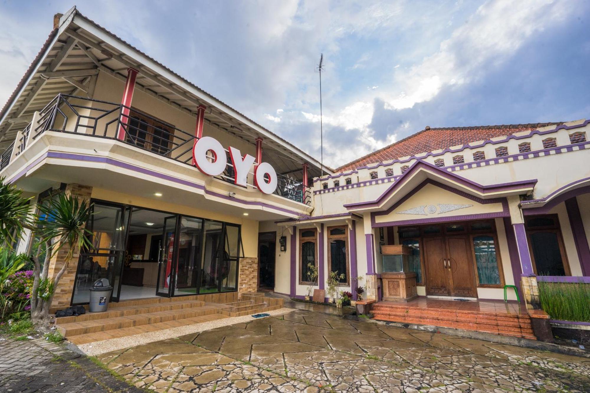 Oyo Bunga Matahari Guest House And Hotel Batu  Buitenkant foto